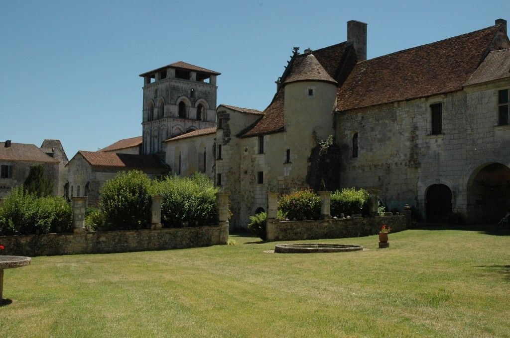 Les Plus Beaux Jardins 1659 tres beau jardin de l abbaye de chancelade Les Plus Beaux Jardins 1659 tres beau jardin de l abbaye de chancelade
